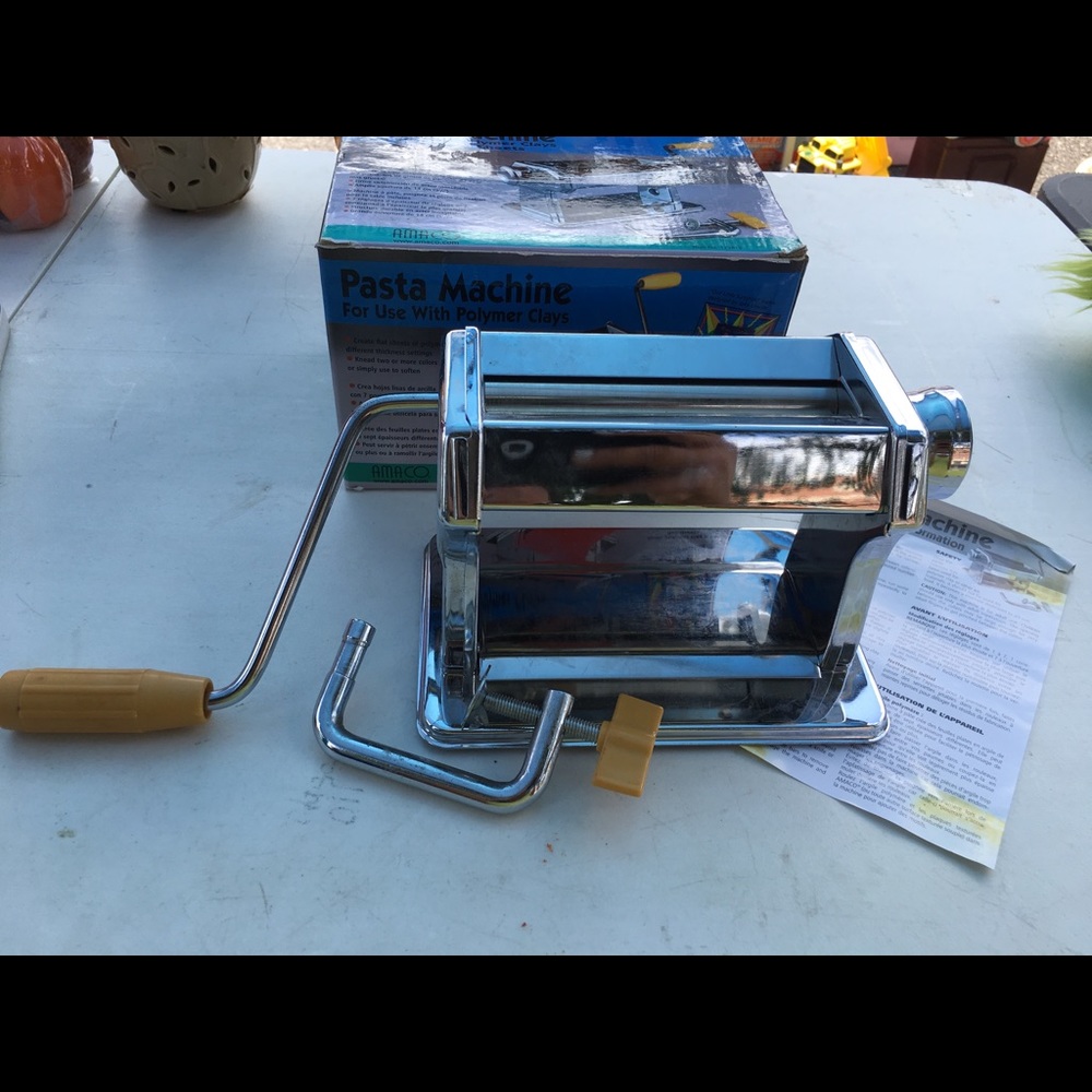 Pasta Machine for use with polymers clay. Amaco